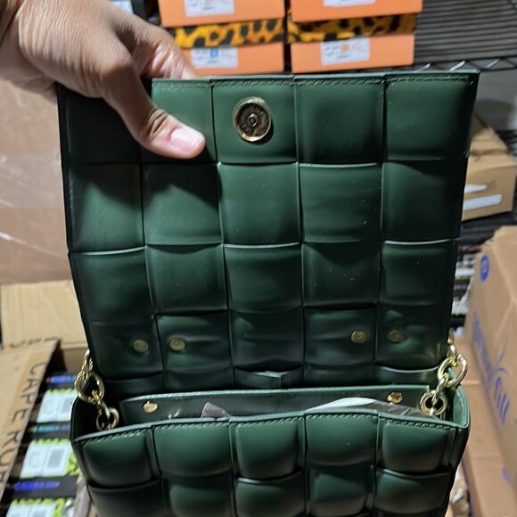 QUILTED SQUARE DESIGN CHAIN-LINK BAG - Picture 4 of 5